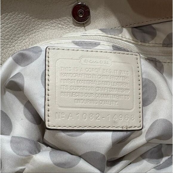 COACH - 🎉HP🎉 “Julia" Cream Pebbled Leather Hobo Ergo Bag - Retired - Picture 2 of 14